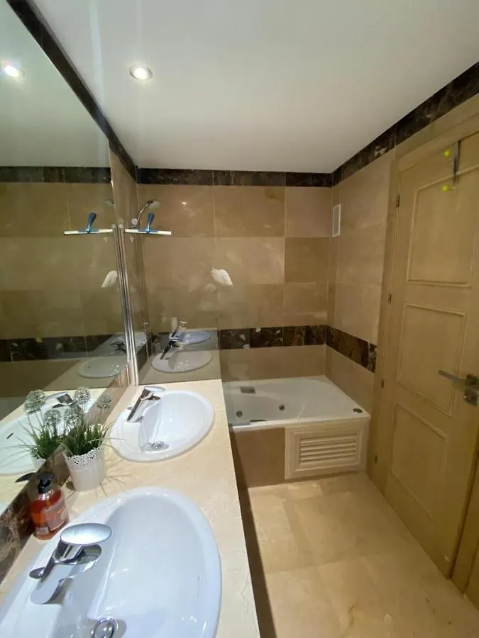 Marina Del Castillo, Duquesa Beachfront Apartment Manilva